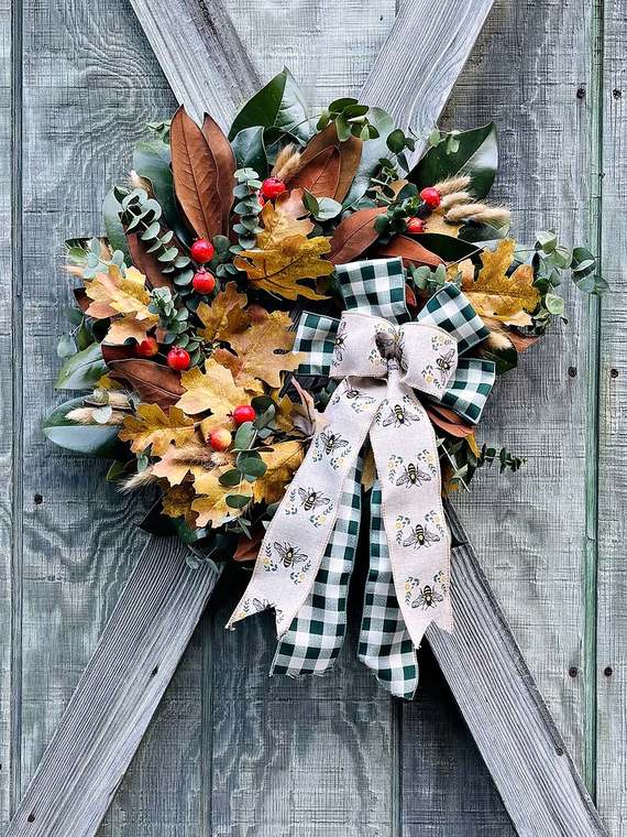 Autumn wreath with bee ribbon